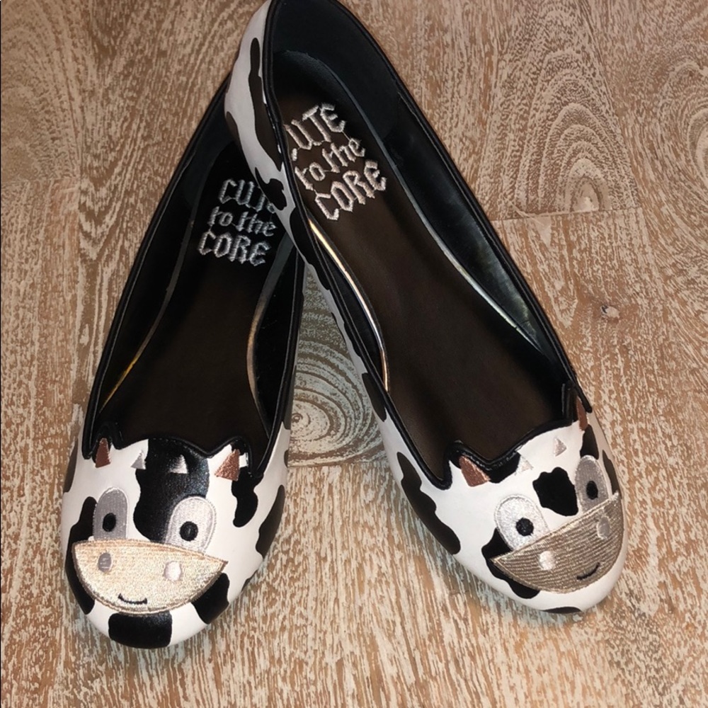 Cute to the core cow print shoes size 8 NIB black